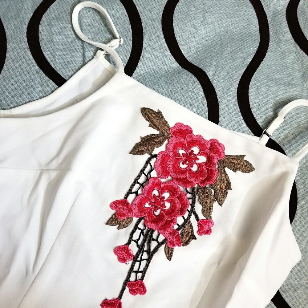 White Sleeveless Dress w/ Red Embroidery NWT S M L - Picture 6 of 8